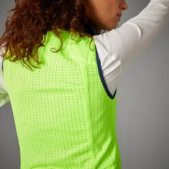 BTWIN GILET VELO SANS MANCHE REVERSIBLE CERTIFIE EPI VISIBILITE JOUR NUIT 560 FEMME -Velo Composant Magasin gilet velo sans manche reversible certifie epi visibilite jour nuit 560 femme 2
