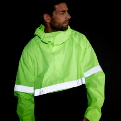 BTWIN PONCHO PLUIE VISIBILITE JOUR NUIT 560 NOIR JAUNE FLUO -Velo Composant Magasin poncho pluie visibilite jour nuit 560 noir jaune fluo 9
